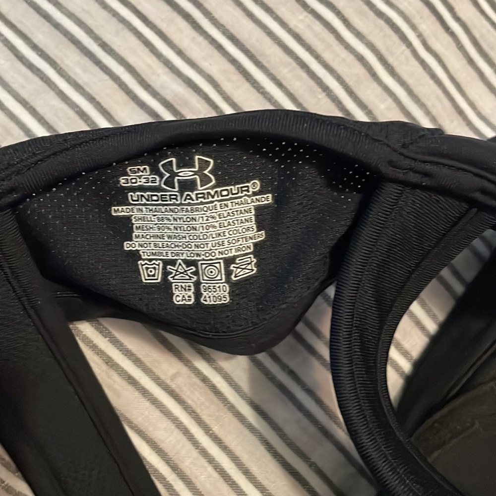 Under Armour Sports Bra - Picture 5 of 5
